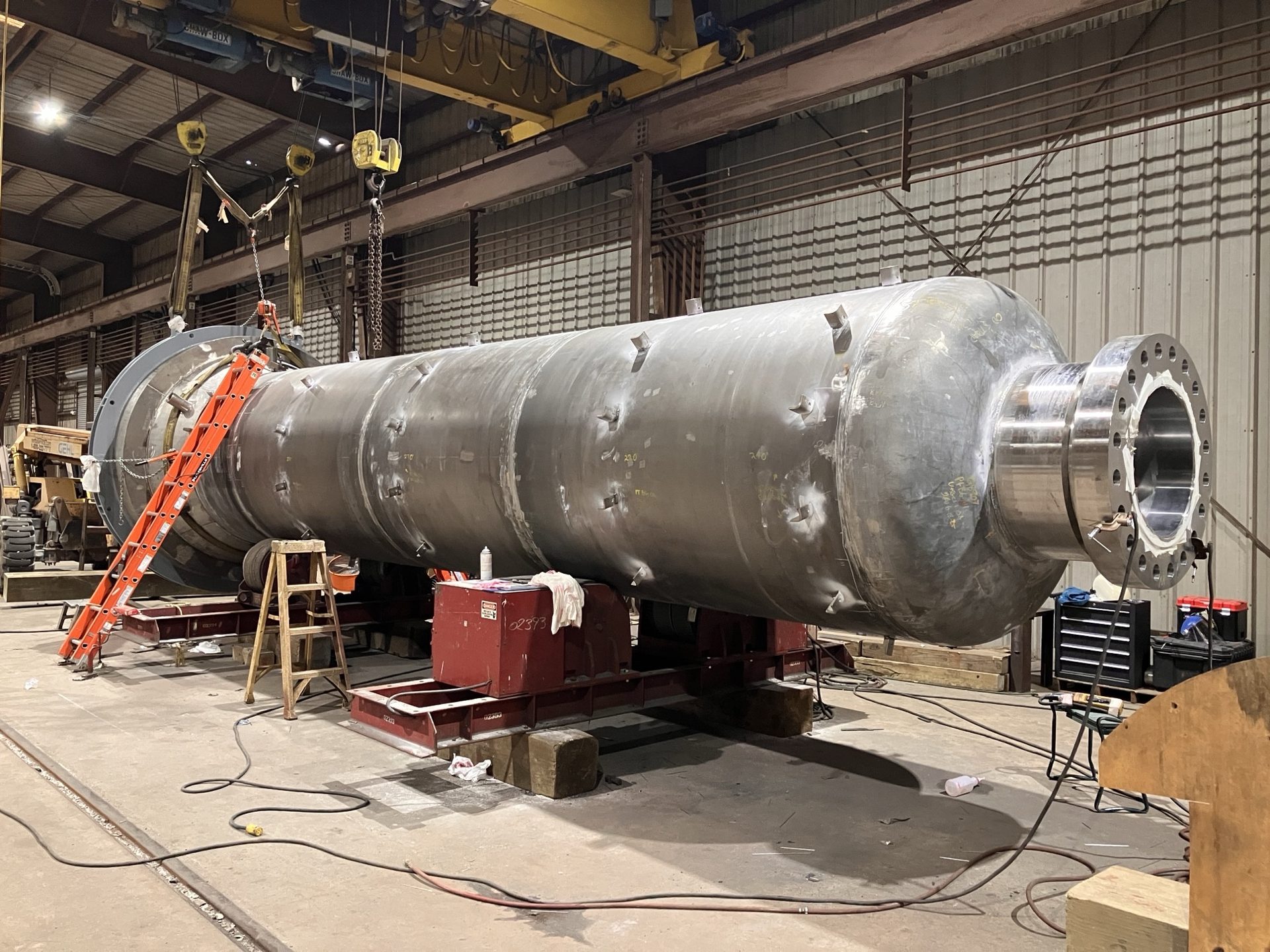 Alloy reactor vessel in the fabrication shop